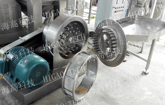 pharmaceutical pulverizer with cyclone separator and pulse dust collector